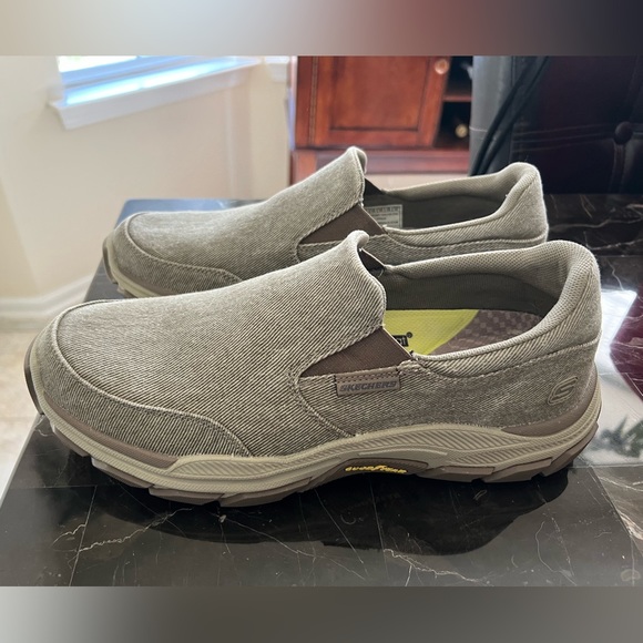 New w/o box men’s Sketchers Relaxed Fit Respected - Fallston. Size 11. Taupe. - Picture 5 of 12